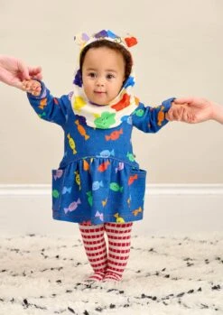 Girls Sweetie Denin Dress In Blue -Monna Clothing Shop POGO 3377 232 baby balaclava multi clouds PARMAVIOLET 3373 232 All over print dress with pockets denim sweetie The Bonnie mob AW23